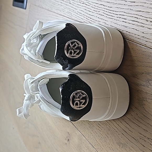 DKNY Sneakers - Picture 2 of 4
